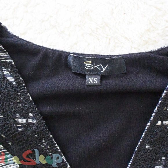 🖤 *Sky* Boutique: Black & White Striped Flutter Lace Top - XS - Picture 4 of 4